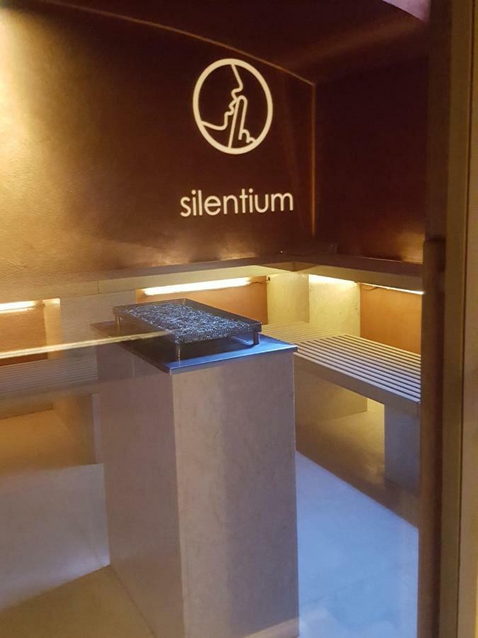 Airport & Fair Suite Apartments Фиумичино Екстериор снимка